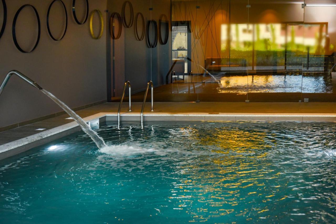 Mw Douro Wine & Spa サンタ・マルタ・デ・ペナギアン エクステリア 写真 The swimming pool at the hotel