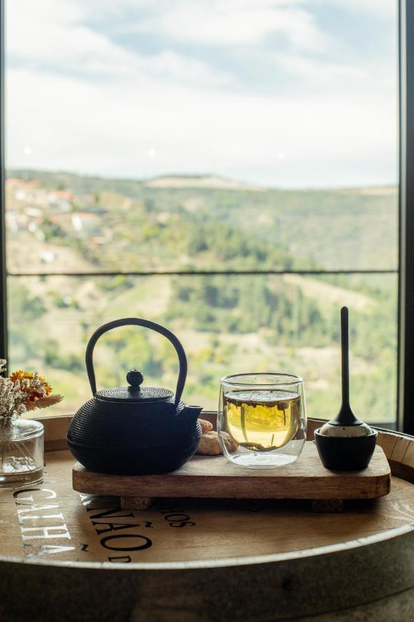 Mw Douro Wine & Spa サンタ・マルタ・デ・ペナギアン エクステリア 写真 A glass of tea