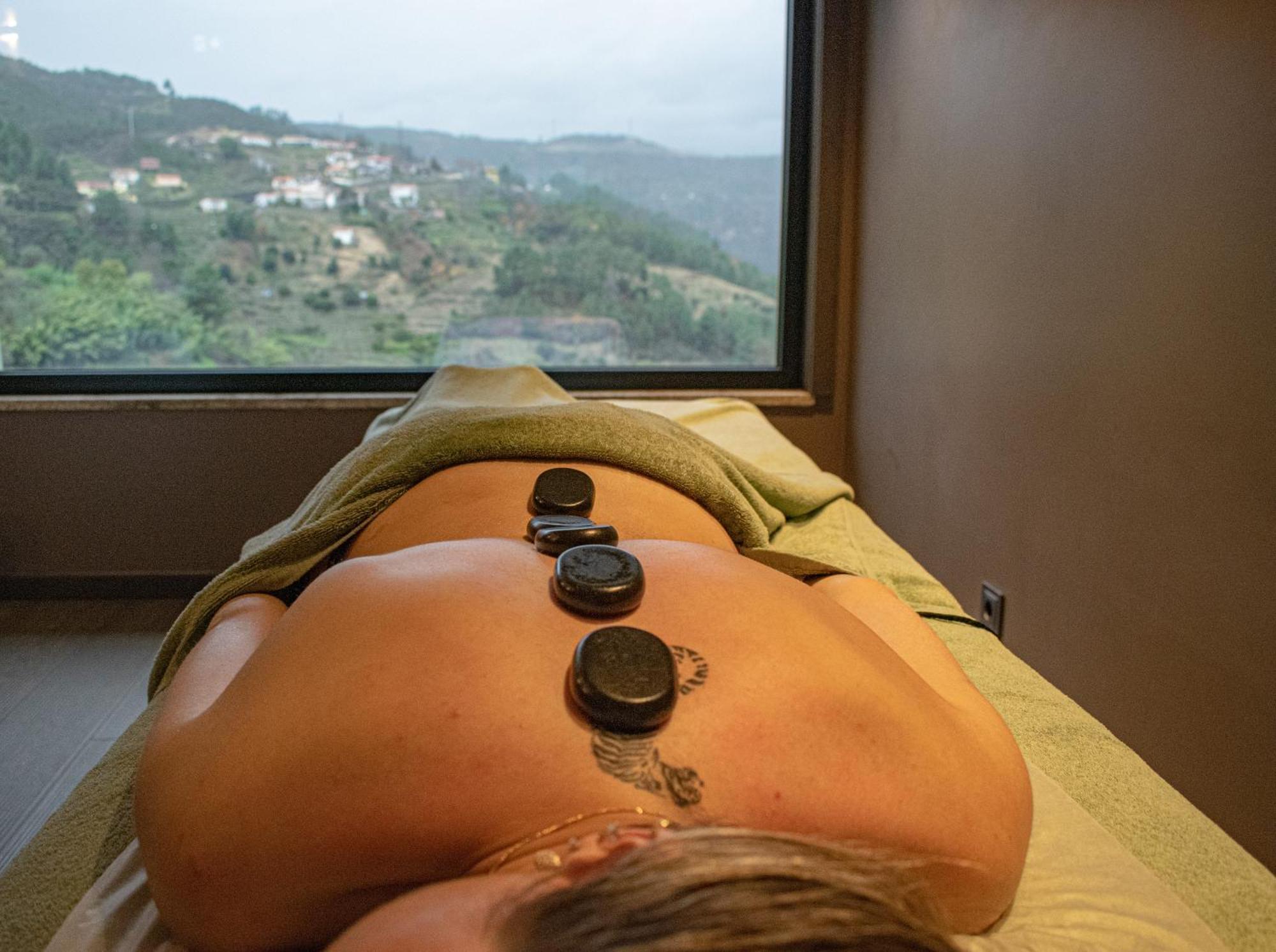 Mw Douro Wine & Spa サンタ・マルタ・デ・ペナギアン エクステリア 写真 Hot stone massage