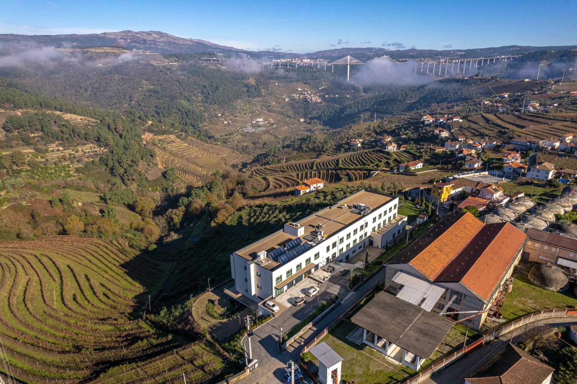 Mw Douro Wine & Spa サンタ・マルタ・デ・ペナギアン エクステリア 写真 Aerial view of the campus of the University of Trás-os-Montes and Alto Minho