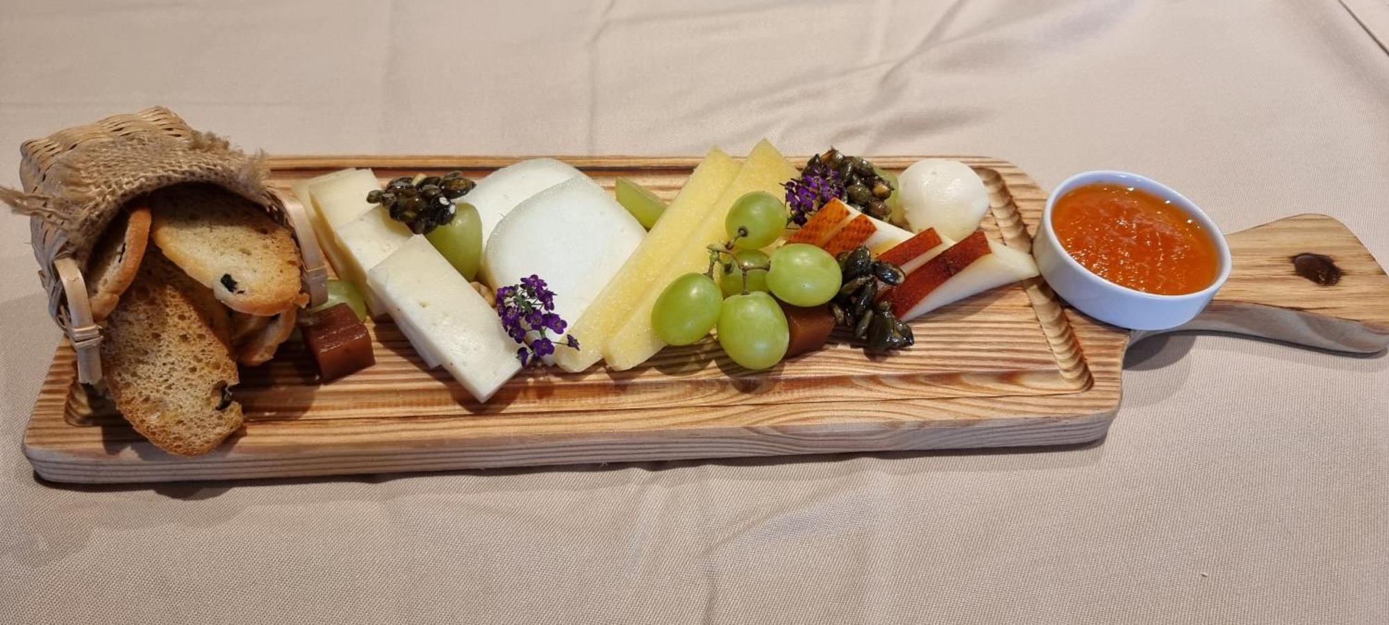 Mw Douro Wine & Spa サンタ・マルタ・デ・ペナギアン エクステリア 写真 Cheese platter